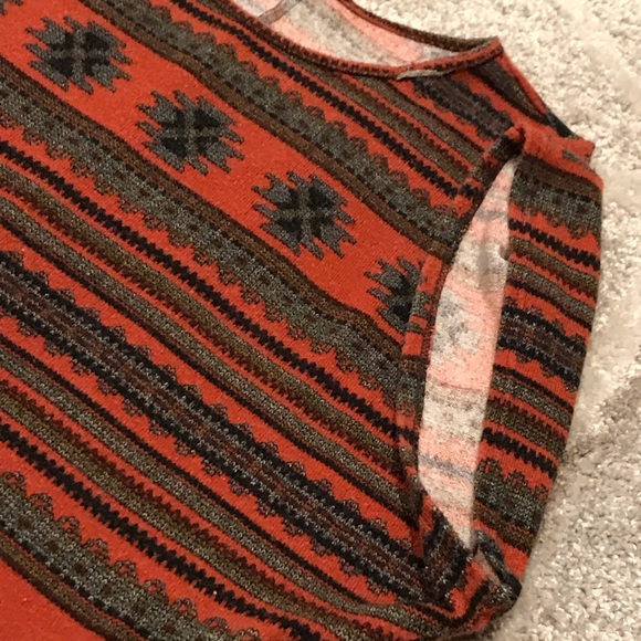 Aztec Print Top - Picture 4 of 4